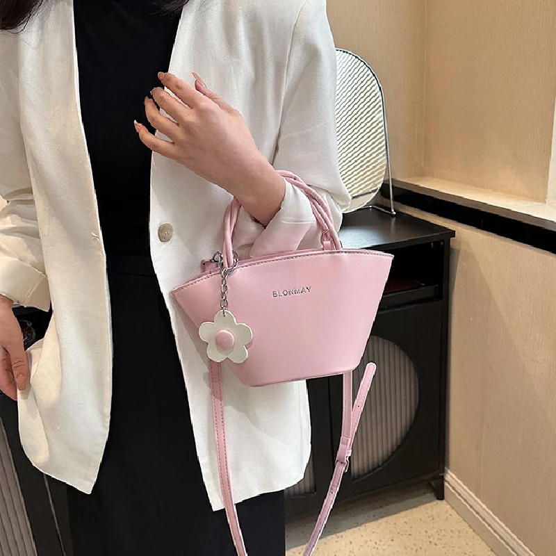 Высококачественная женская сумка 2023 года, новая модная универсальная контрастная сумка-мессенджер на одно плечо, нишевая дизайнерская сумка